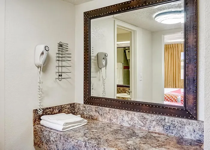 Oyo East (adults Only) 2*