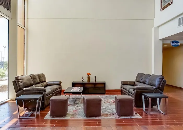 Hotel Oyo East (adults Only) 2*