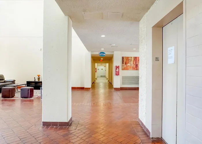 Hotel Oyo East (adults Only)