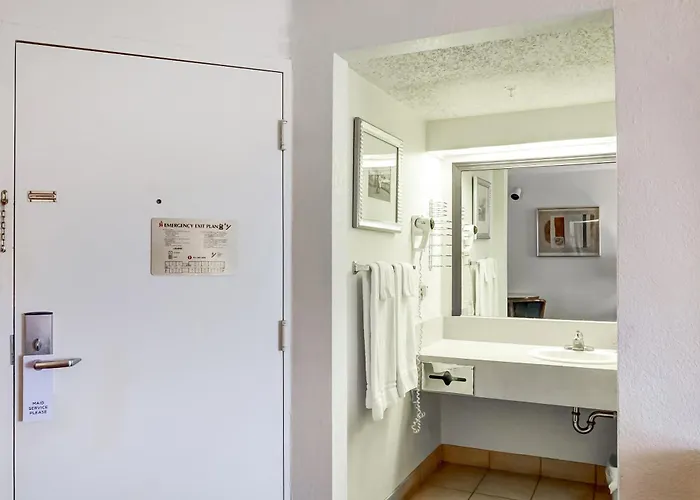 Hotel Oyo East (adults Only)